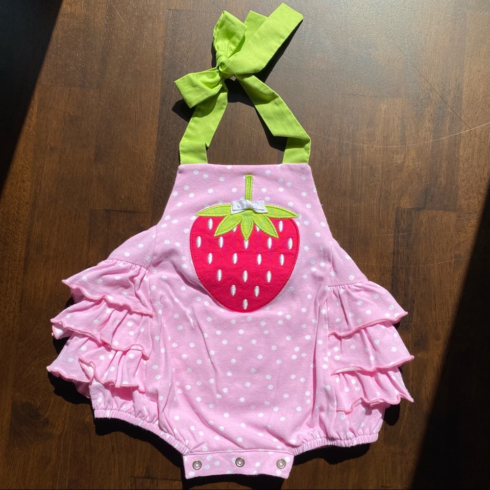 EUC Ricrac Ruffles Boutique Strawberry Bubble 0-3 mo